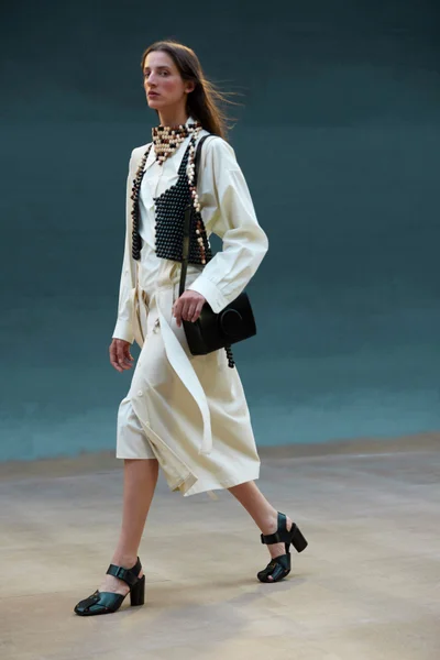 Look 5